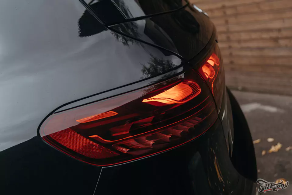 Окрас деталей Mercedes GLS после некачественных работ, оклейка полиуретаном, окрас дисков и суппортов, антихром, комплекс детейлинг-услуг
